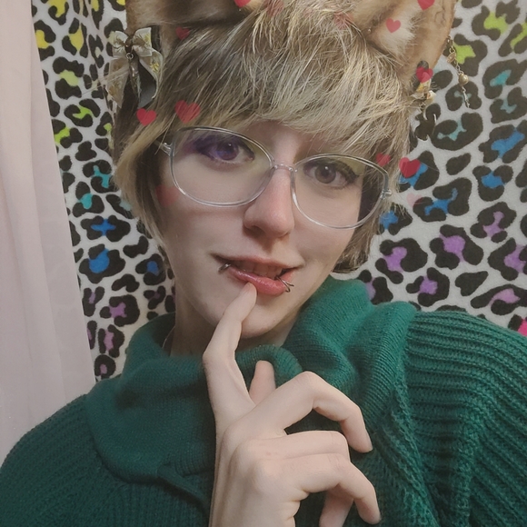 Meet your Posher, Monet - Picture 3 of 4